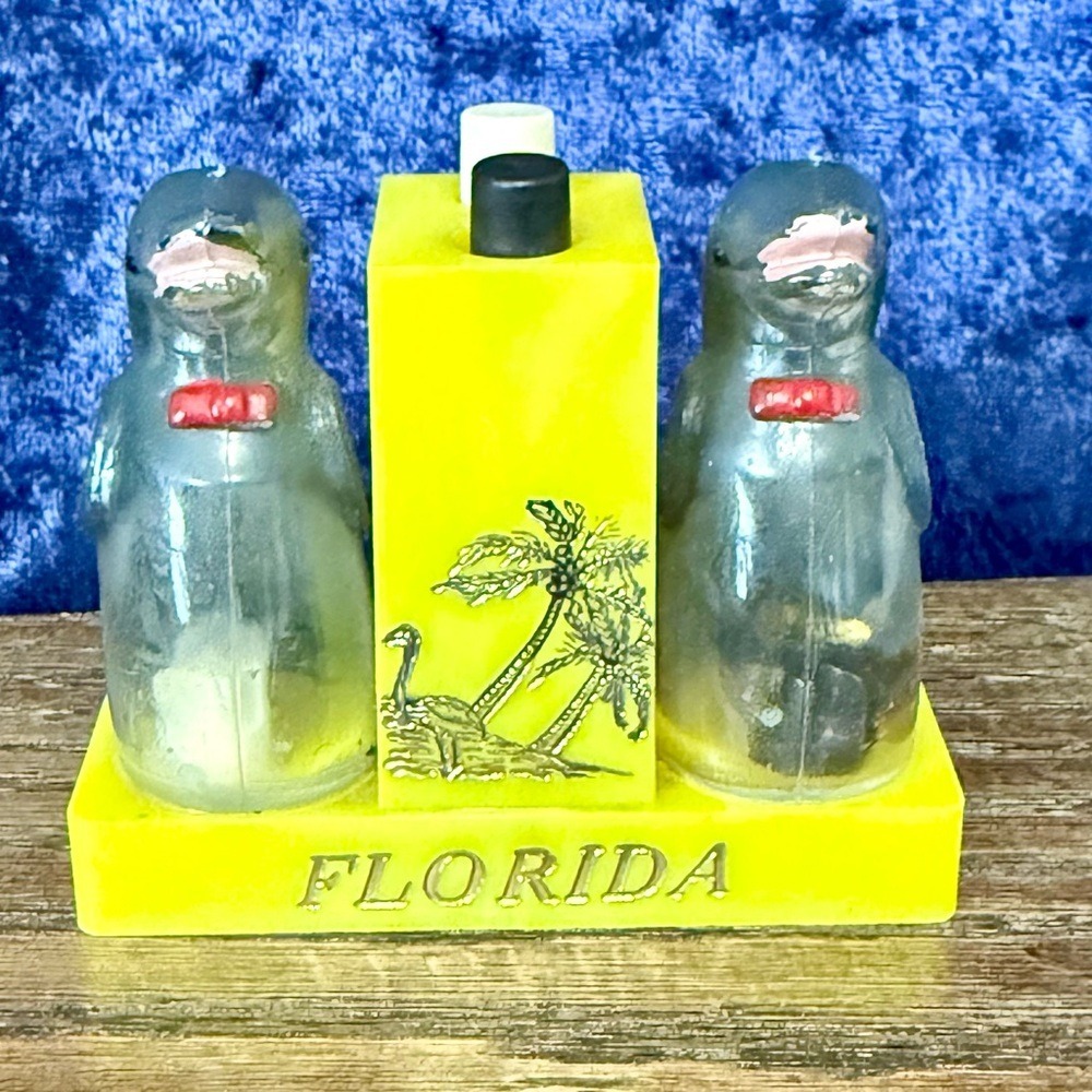 Vintage 1970S SALT PEPPER SHAKERS Kitchen Yellow Dolphin Florida Souvenir Yellow